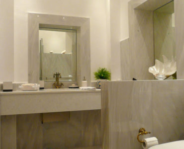 1F bathroom grey 370x300 - Amaliada, Peloponesse’de 500 m2 villa + üzüm bağı