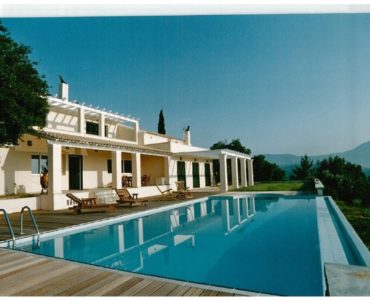 img 114101447 0004 370x300 - Korfu Gouvia'da deniz manzaralı nefis villa